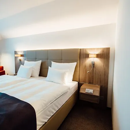 Hotel Schmachtendorf 4*